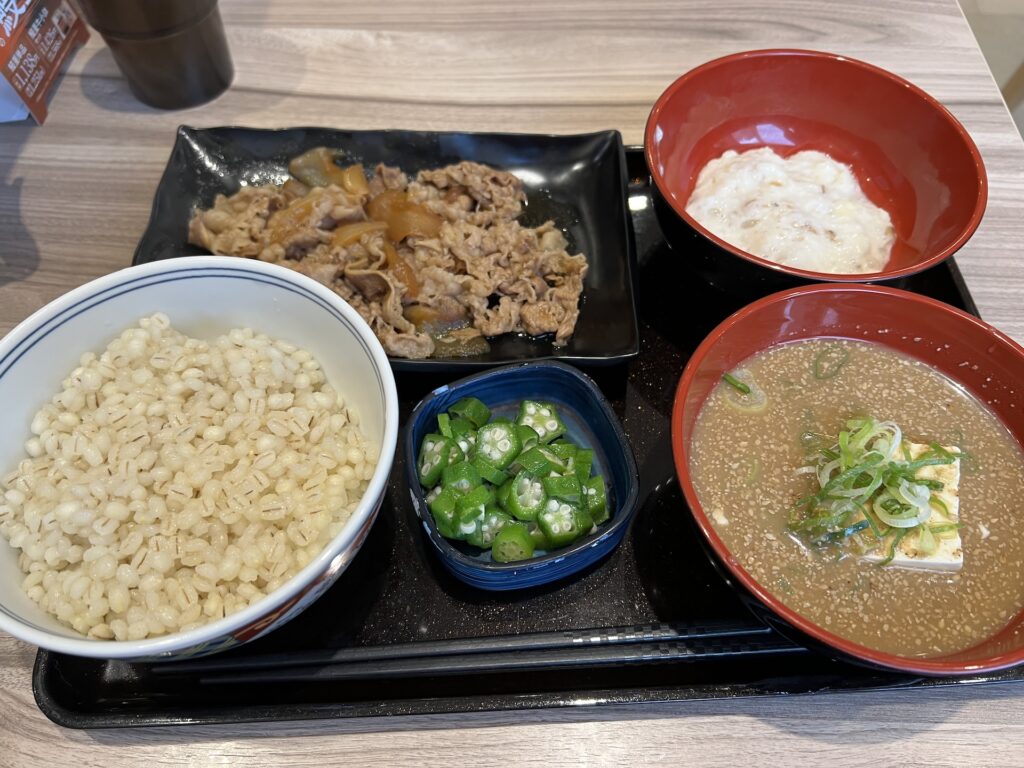 吉野家 麦とろ牛皿御膳 味噌汁を冷汁に変更