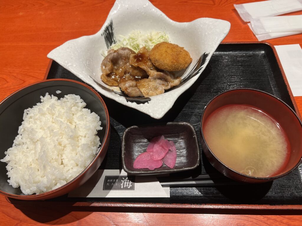海鮮食堂 海 しょうが焼き＋メンチカツ定食