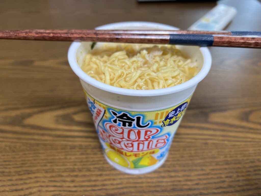 冷やしカップヌードル 鶏塩レモン味