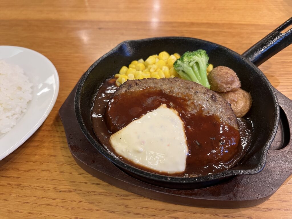 ニュー三光 ハンバーグ タルタルBQQソース