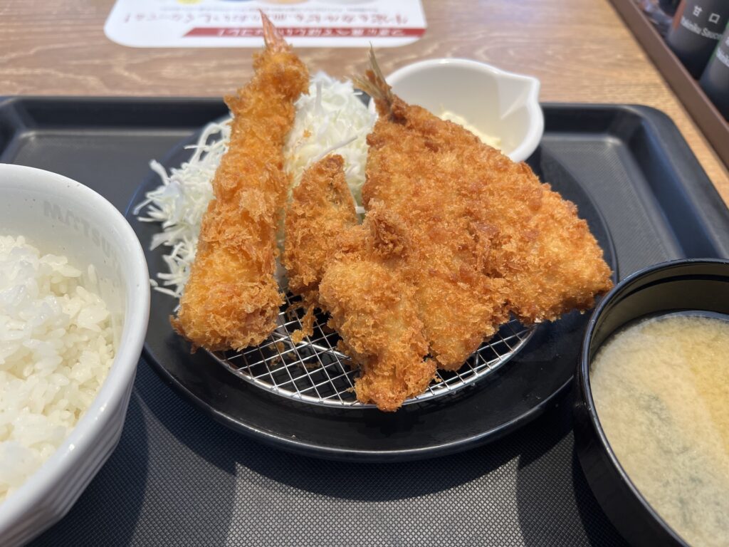 松のや 海鮮盛り合わせ定食（アジフライ＋カキフライ2個＋エビフライ）