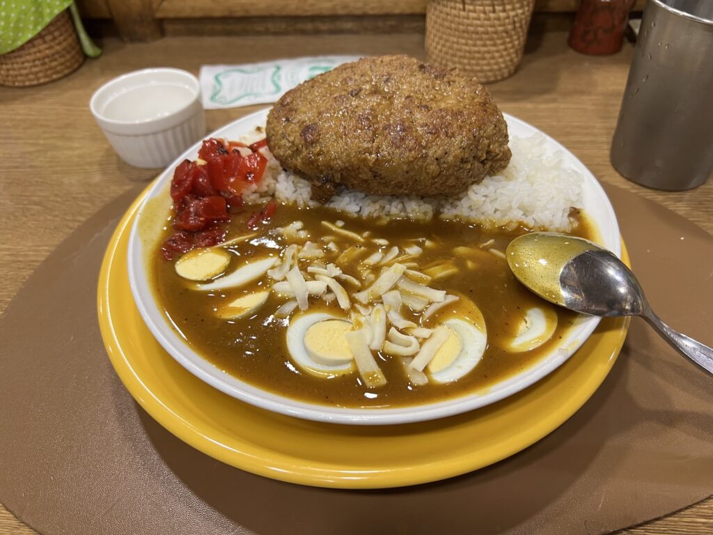 コロンボ 日替わり煮込みハンバーグカレー＋チーズかけた後
