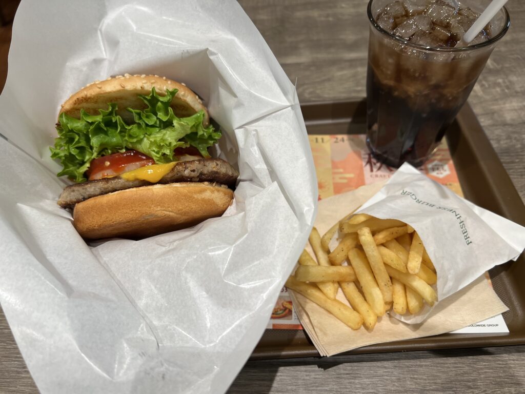 フレッシュネスバーガー クラシックチーズバーガー＋ポテト＋コーラ