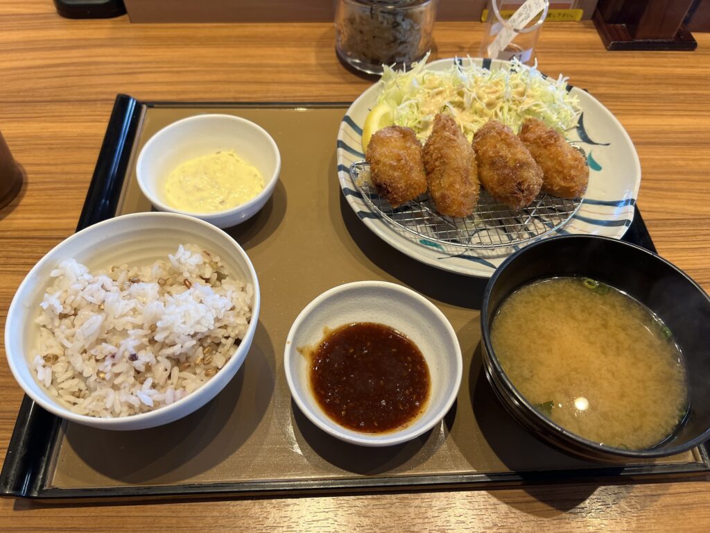 やよい軒 カキフライ定食（4個）もち麦ごはん